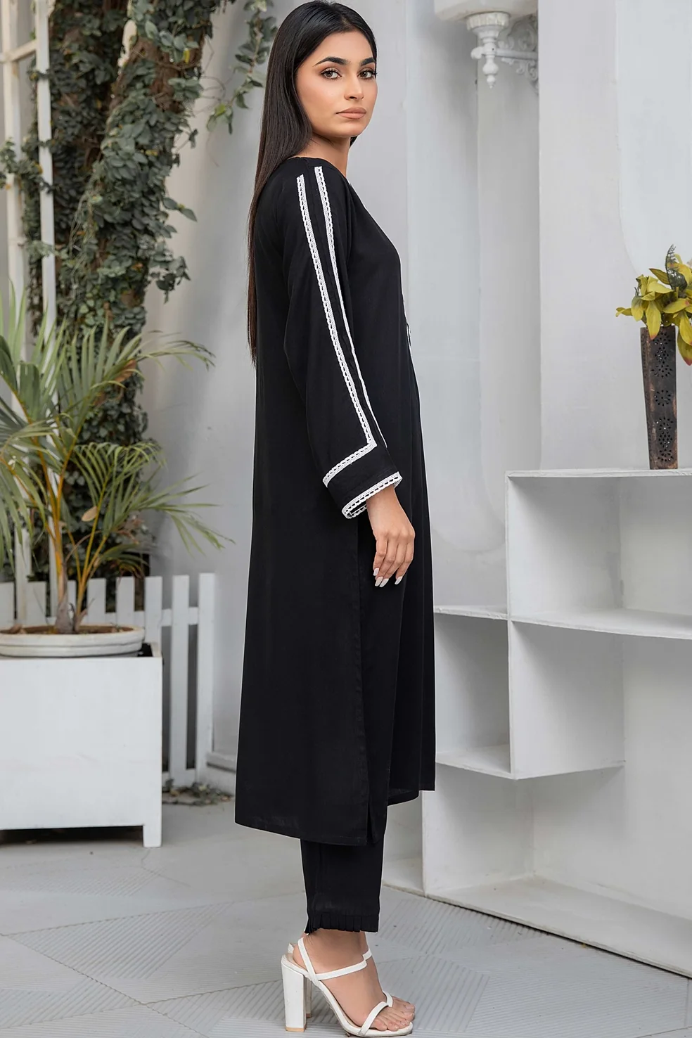 Black Linen Anabia Lacework Kurta - Image 6